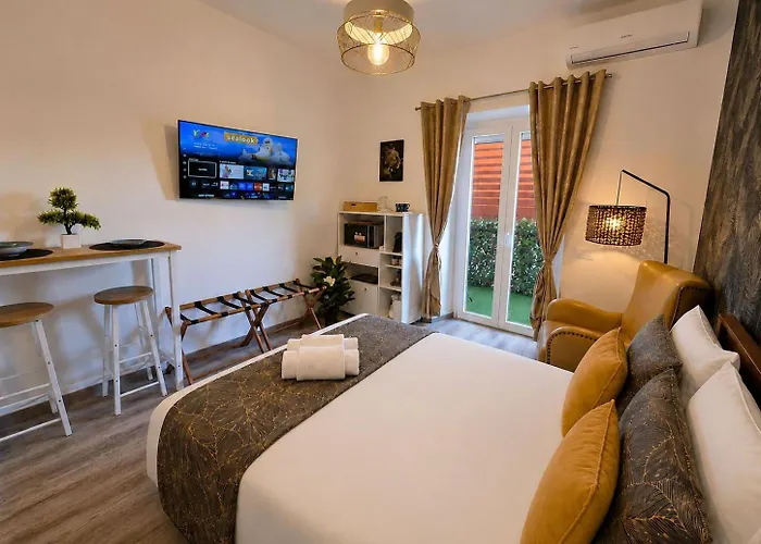 Green Studio Apartment